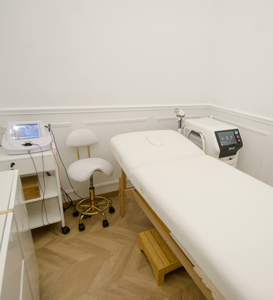 lit très propre où se déroule les prestations d'épilation définitive