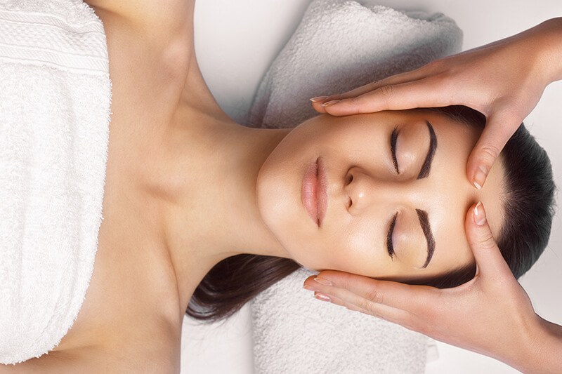 Peau nette et lumineuse après un soin du visage